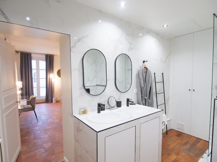 Charme Et Modernite Au Coeur Du Quartier St Louis Apartment แวร์ซาย ภายนอก รูปภาพ