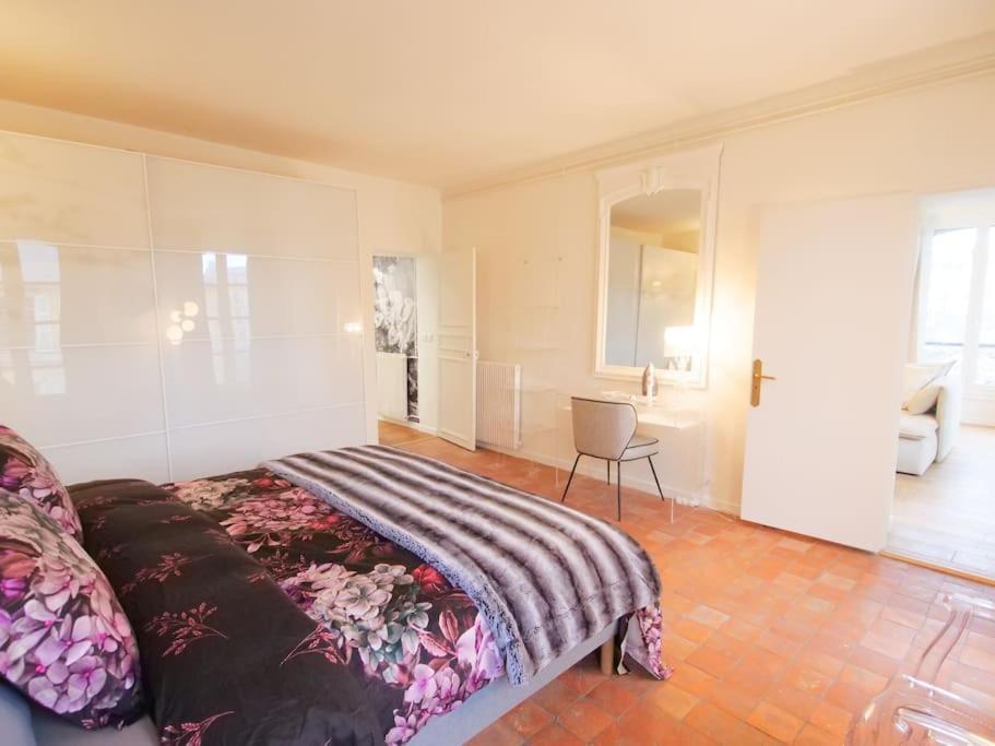 Charme Et Modernite Au Coeur Du Quartier St Louis Apartment แวร์ซาย ภายนอก รูปภาพ
